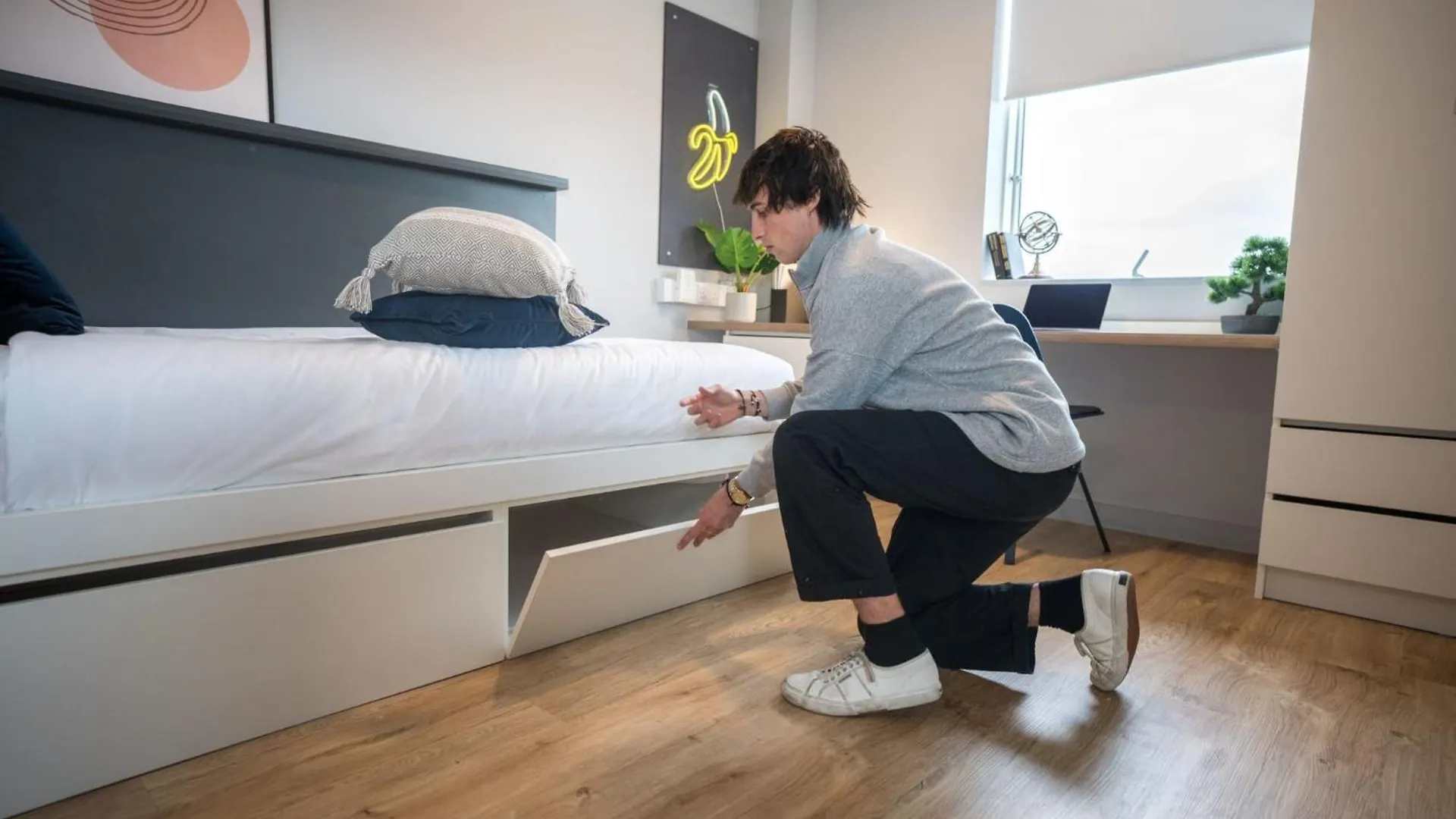 For Students Only The West Wing In Cardiff Apartment