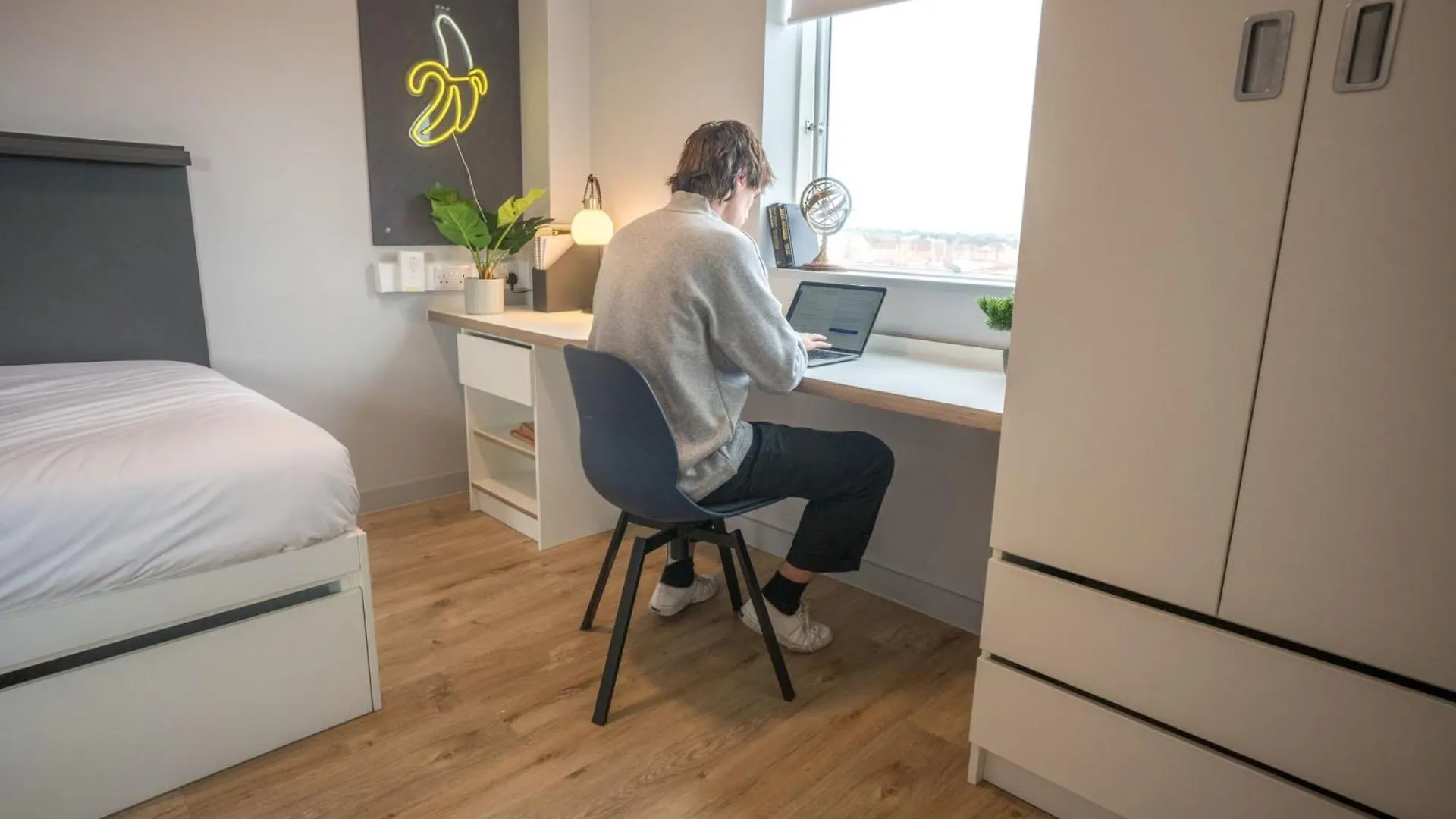 For Students Only The West Wing In Cardiff Apartment