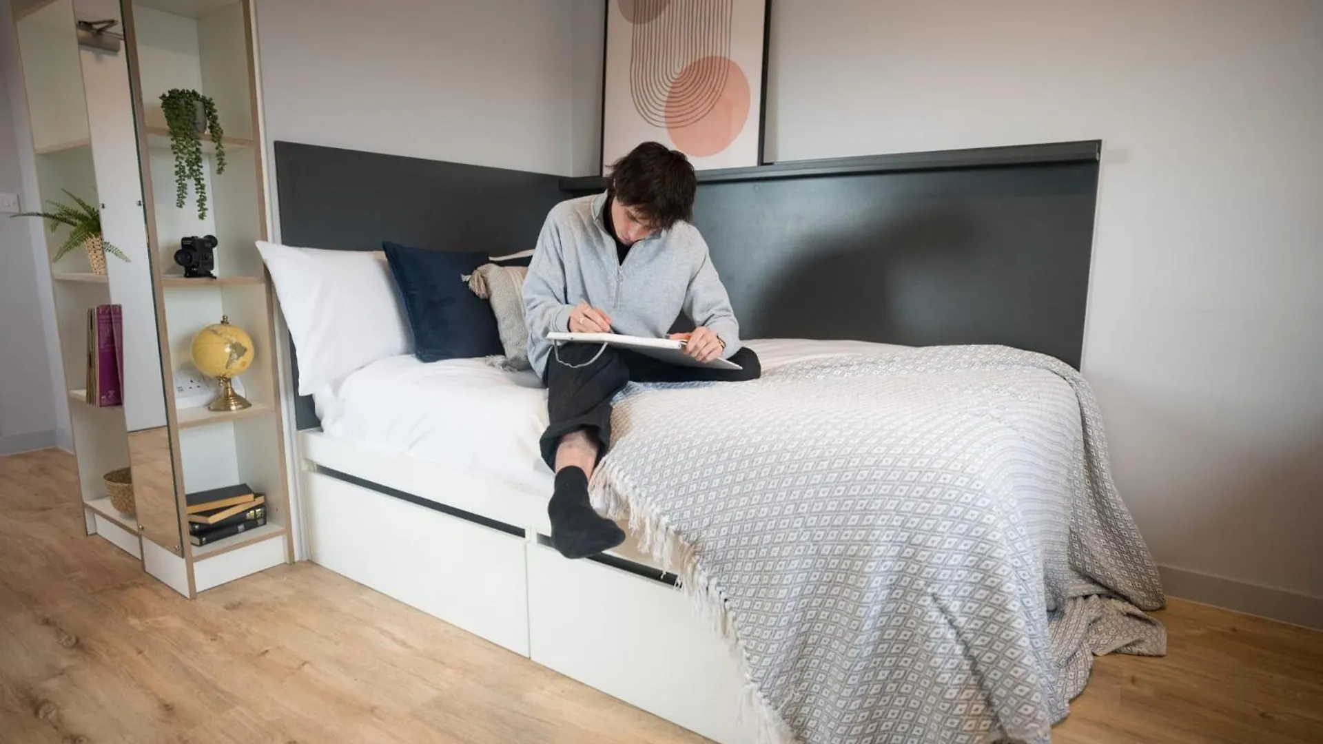 For Students Only The West Wing In Cardiff Apartment