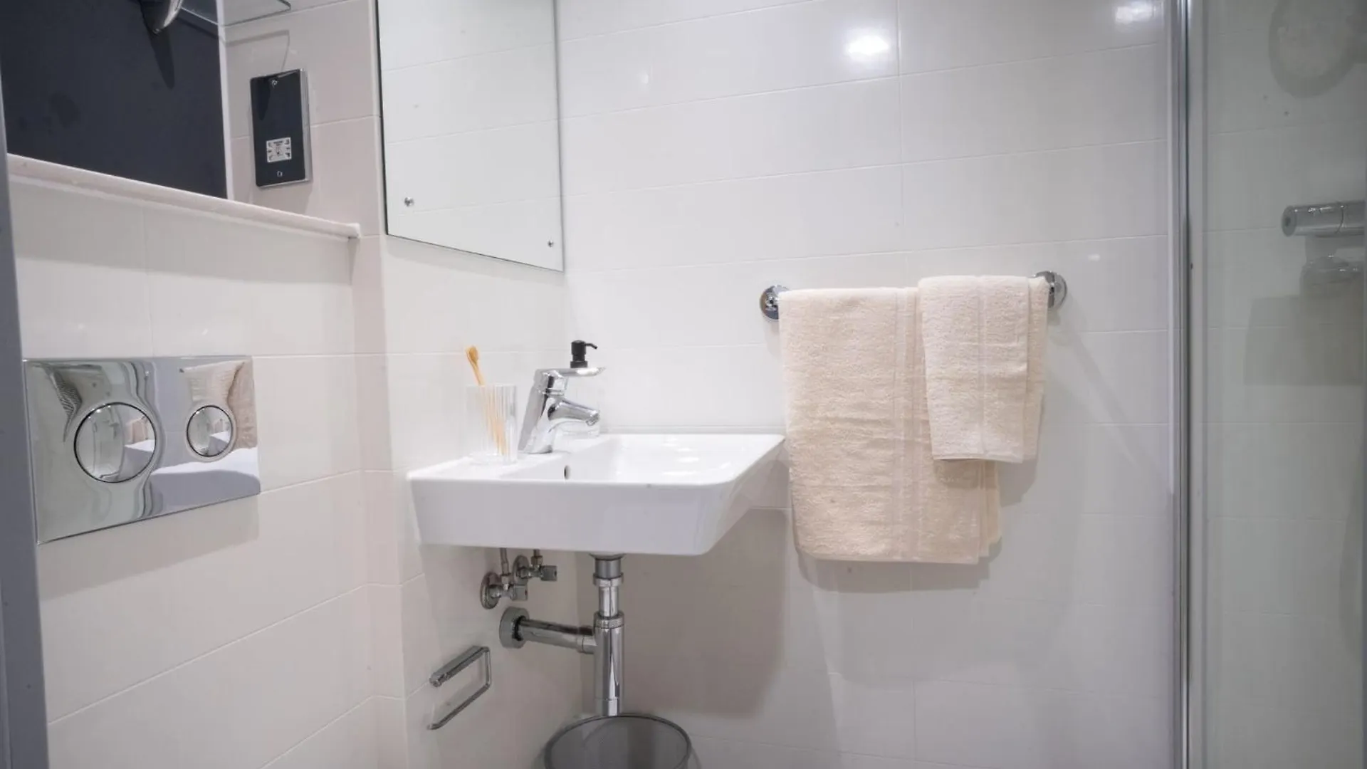 For Students Only The West Wing In Cardiff Apartment