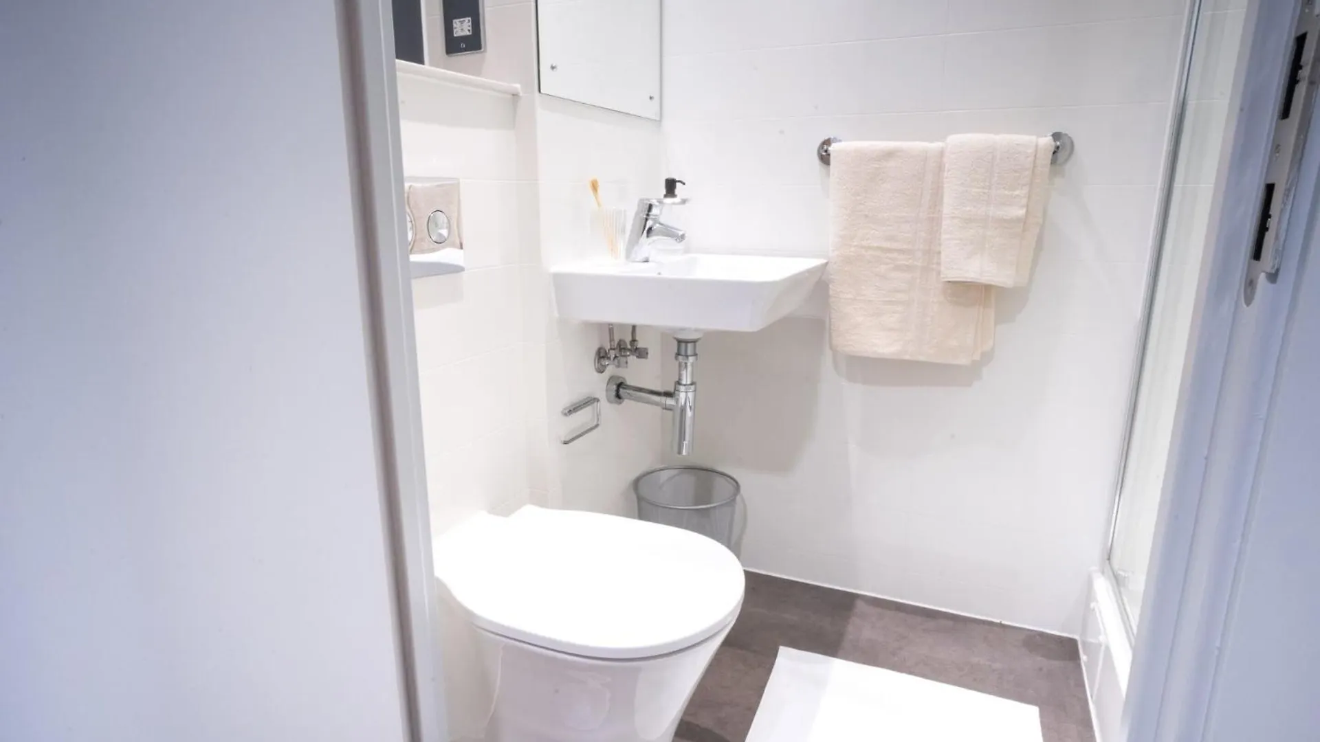 For Students Only The West Wing In Cardiff Apartment