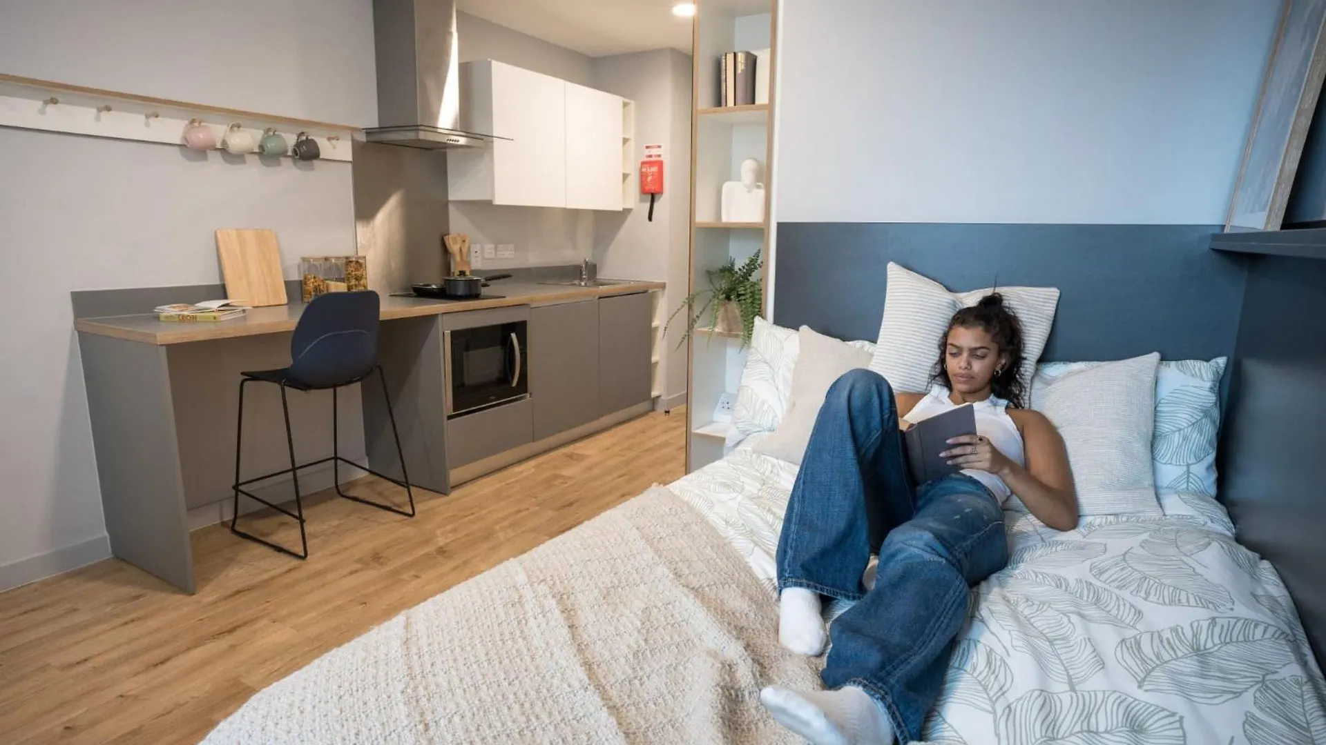 For Students Only The West Wing In Cardiff Apartment