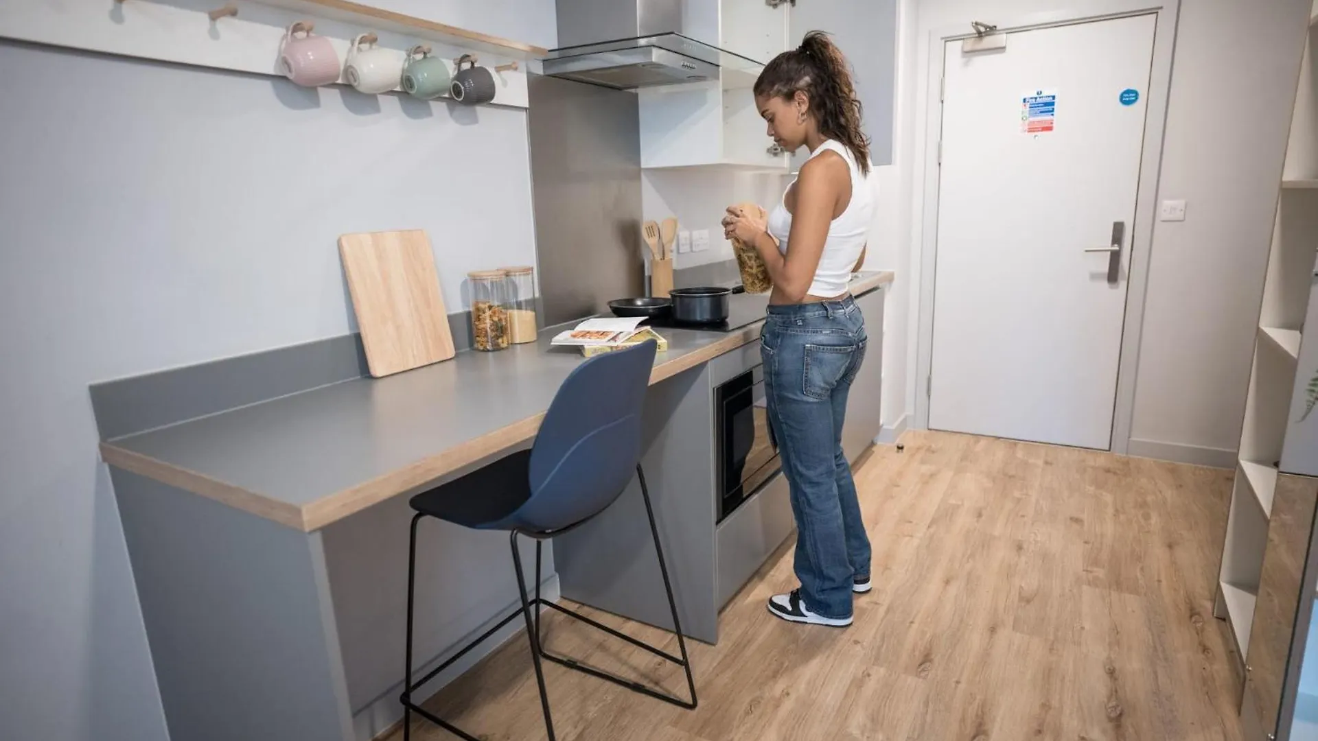 For Students Only The West Wing In Cardiff Apartment