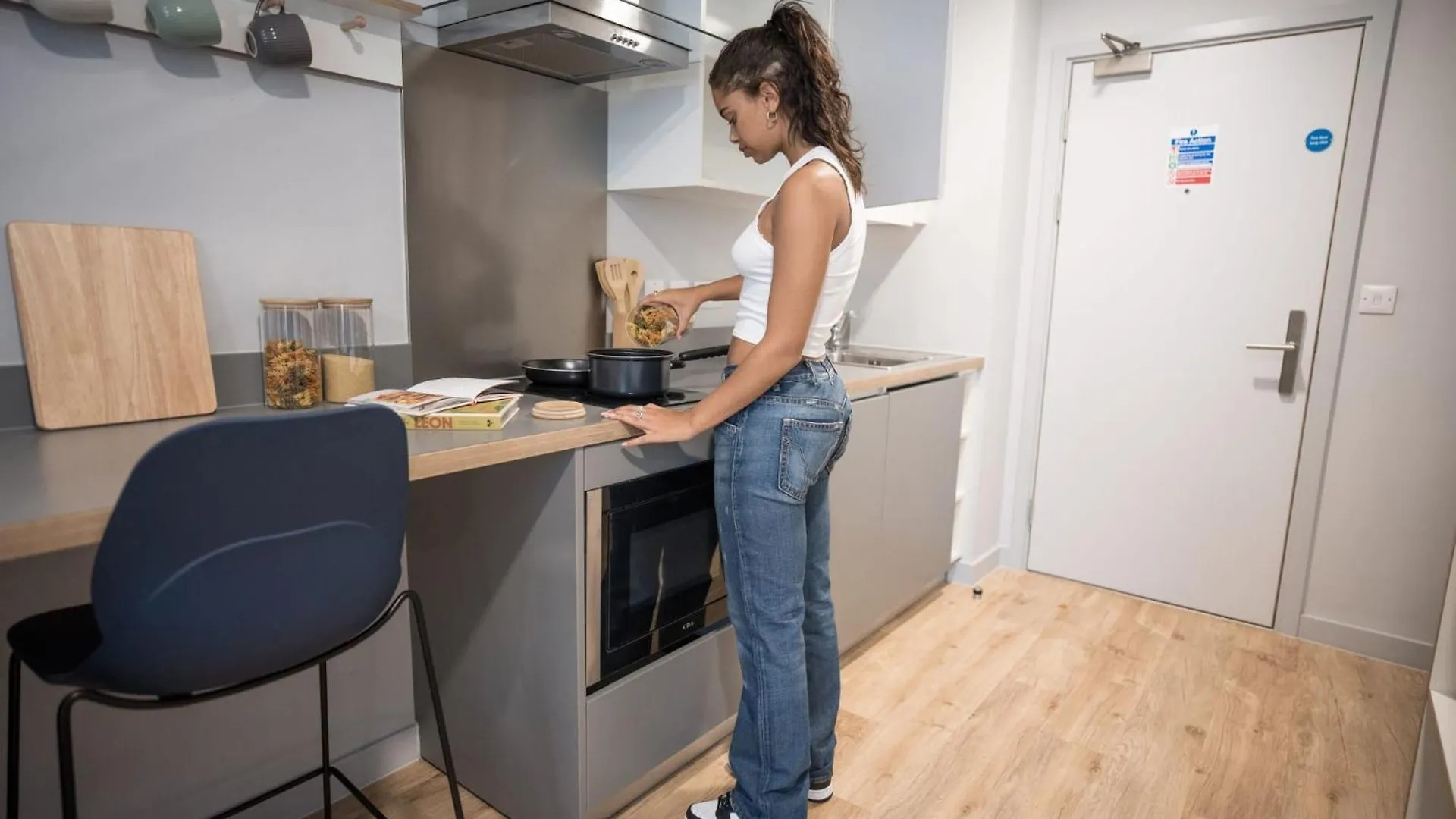 For Students Only The West Wing In Cardiff Apartment
