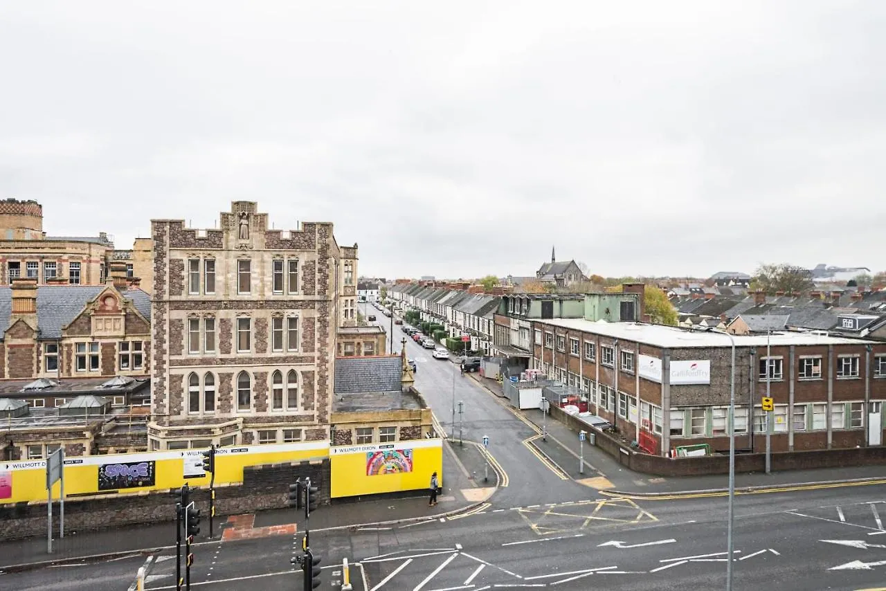 For Students Only The West Wing In Cardiff Apartment